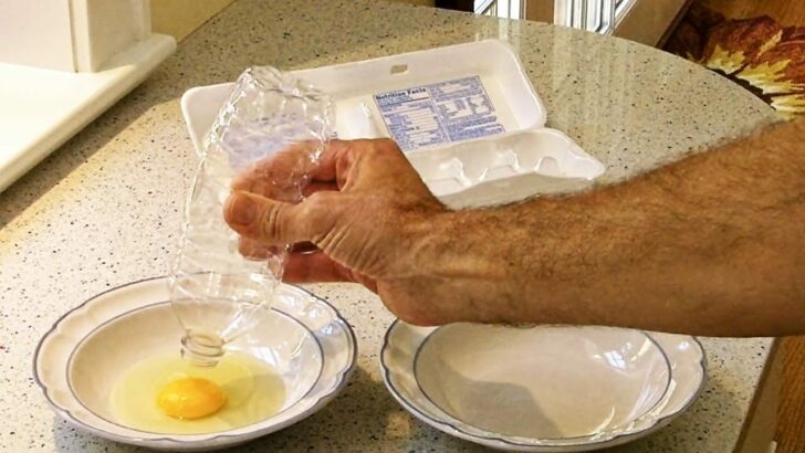 Separate Eggs With a Plastic Bottle