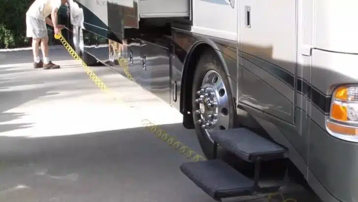 Long compressor hose to reach all tires.