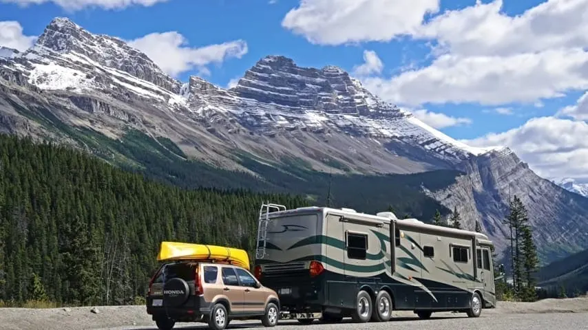 Gas powered motorhomes may have trouble traveling in the mountains while towing an SUV