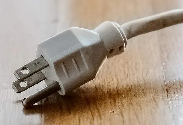 A 15-amp power plug
