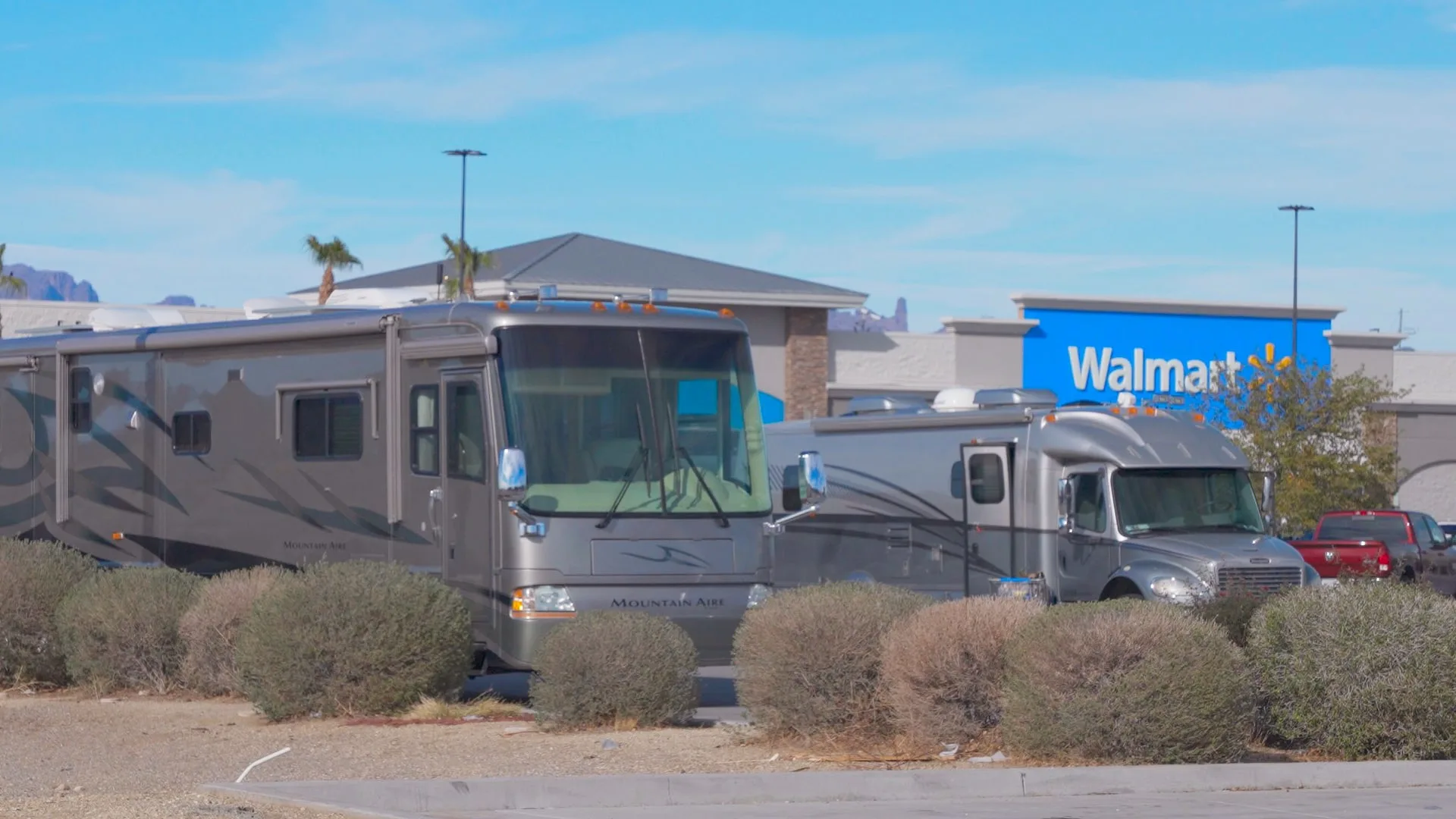 Walmarts are a great fre overnight rv parking location