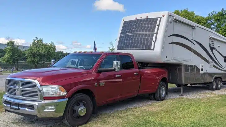Flexible solar panels on the cap of a 5th wheel demonstrating an advantage of flexible solar panels vs rigid.