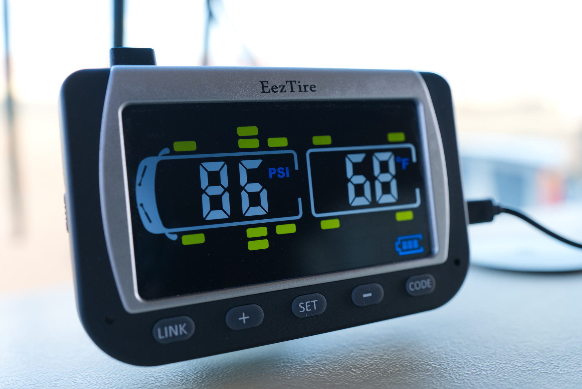 The easy-to-read color screen on our EEZTire RV TPMS