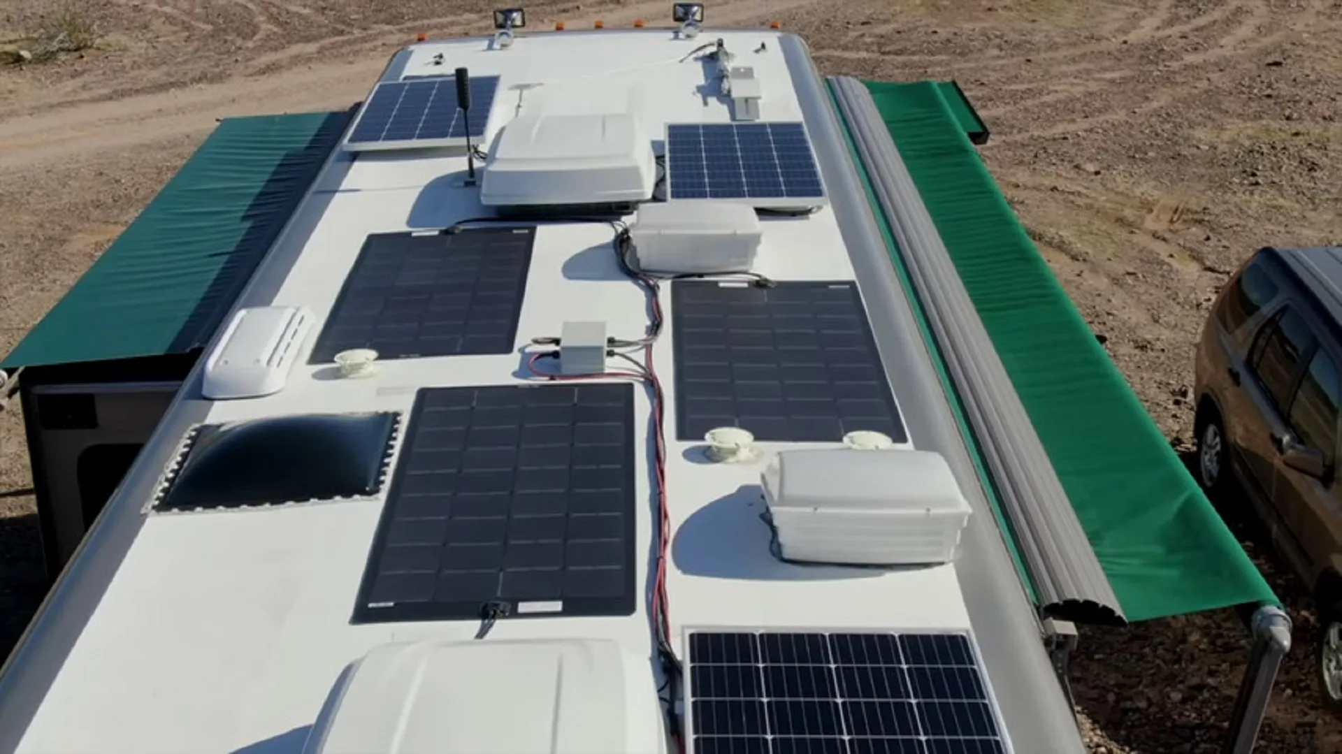 Photo of the array of solar panels on the roof of our Newmar motorhome
