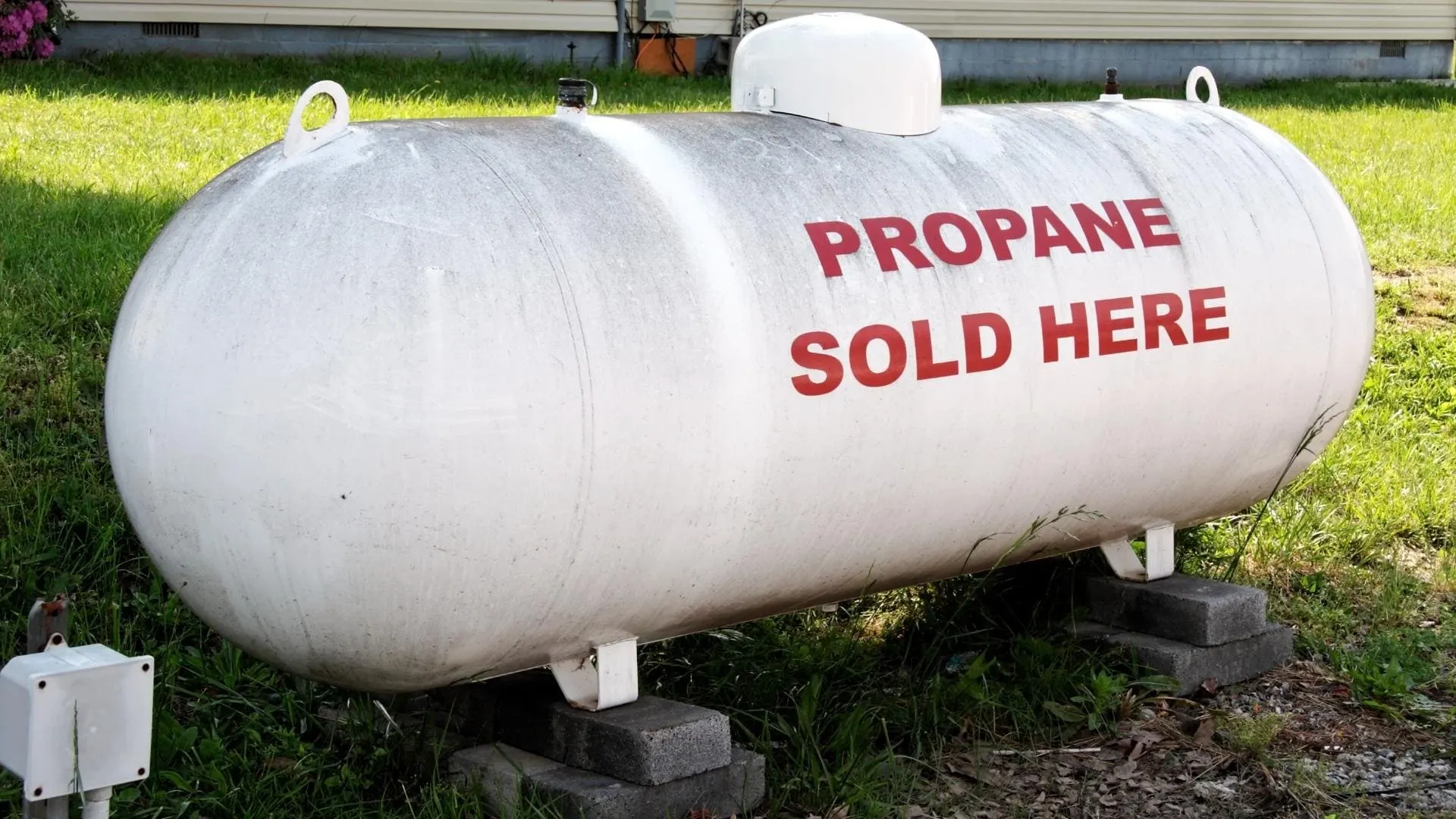 Be sure to refill your propane tank(s) for winter RV living.