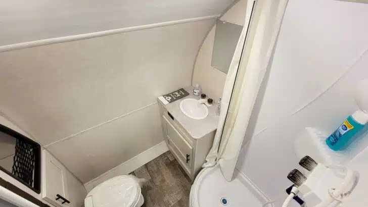 Photo of a dry bath in a 2021 model R-Pod 