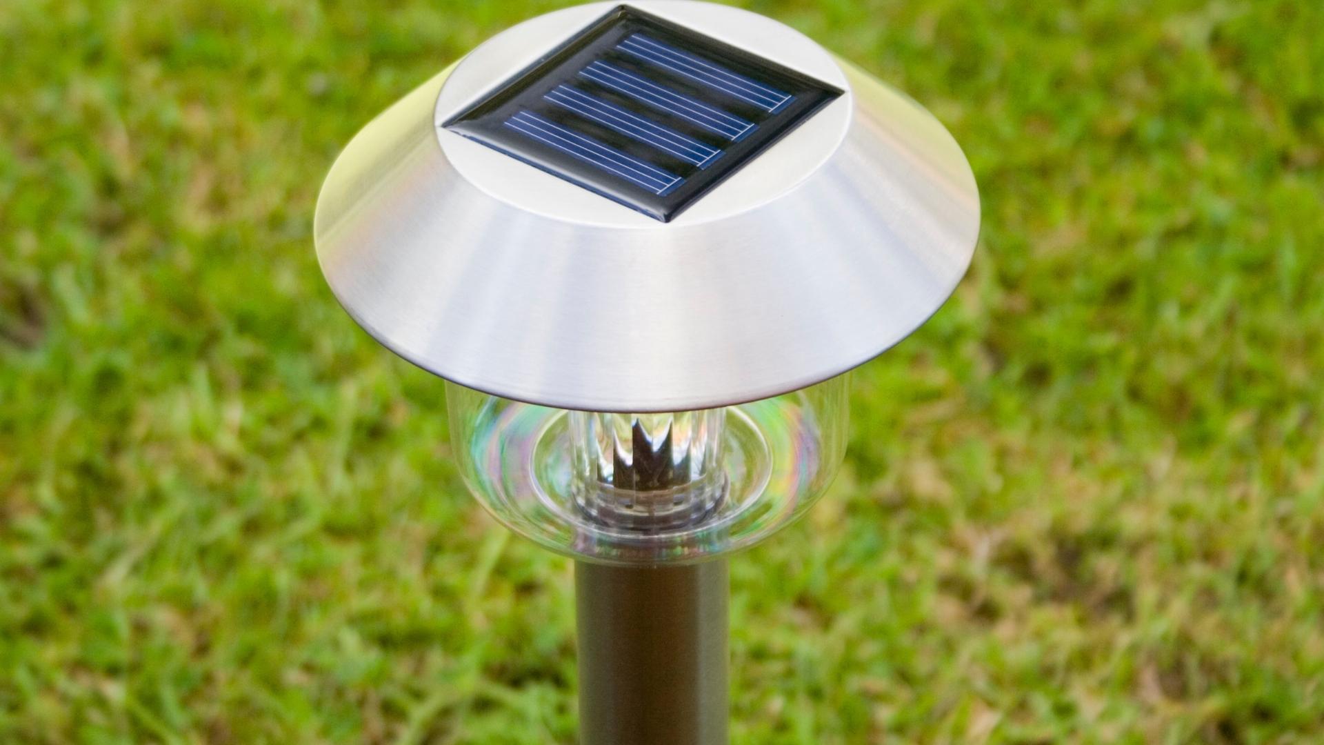 Solar light with integrated solar panel on top