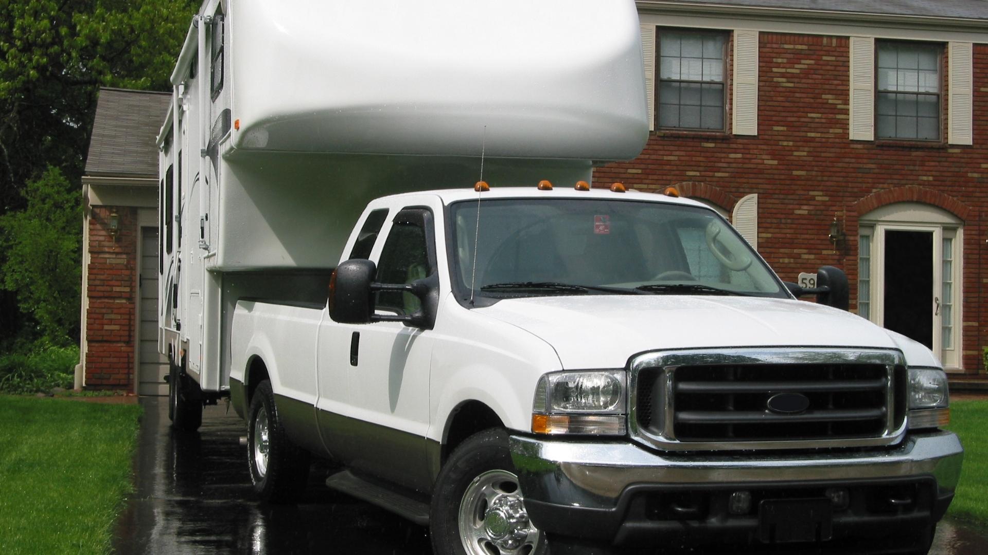 Photo of a Ford F-350 towing a 5th wheel travel trailer