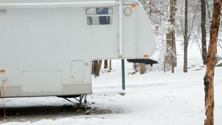 A 5th wheel parked in the snow