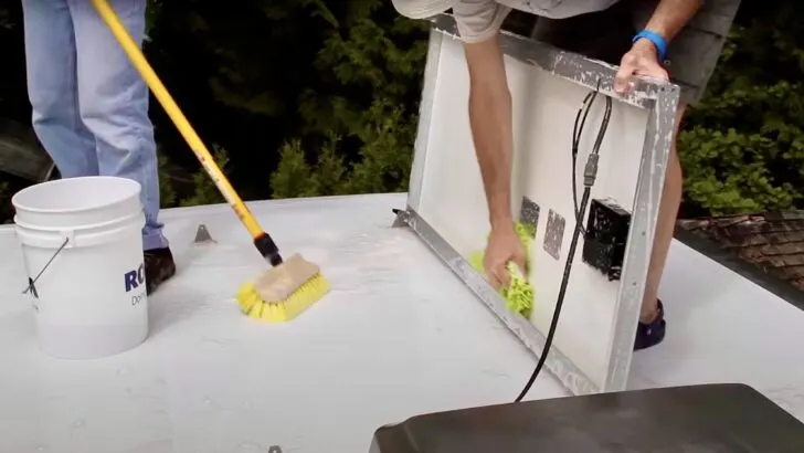 RV Ladders enable RV Roof Cleaning
