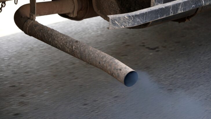 A diesel exhaust pipe with an exhaust stream
