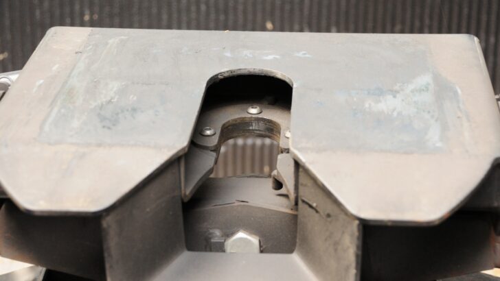 The locking jaw of a fifth wheel hitch