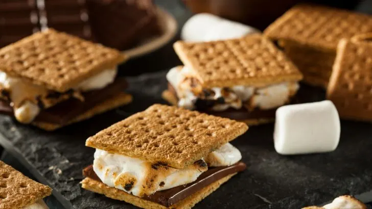 A tray of s'mores