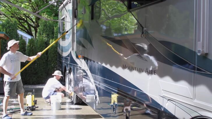 The RVgeeks washing our 43' motorhome