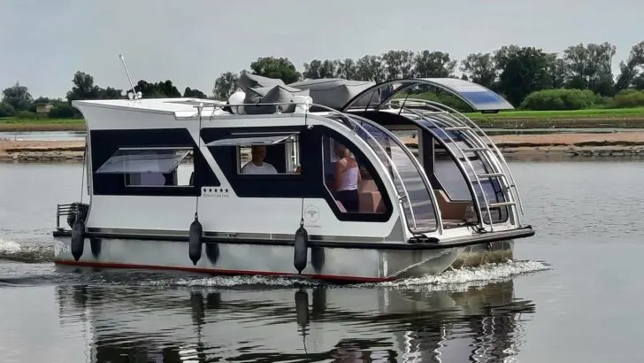 The Caravanboat in water