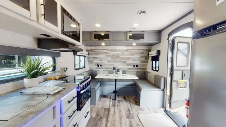 Back-to-front view of a Crossroads Volante 22FD