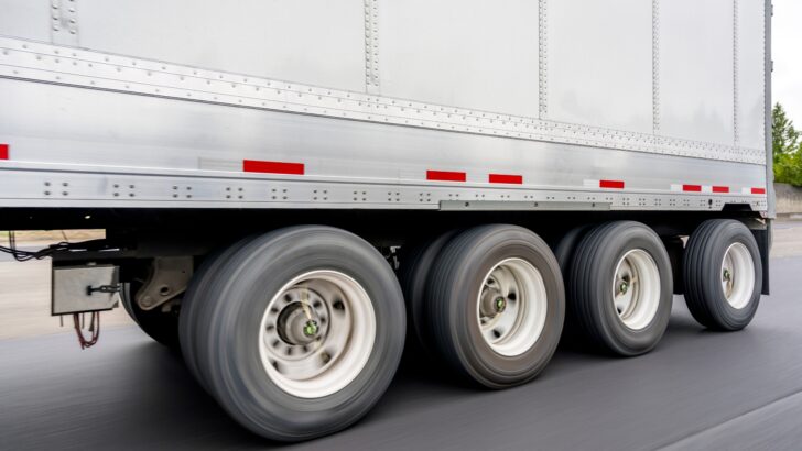 The four rear axles of a heavy-duty tractor trailer