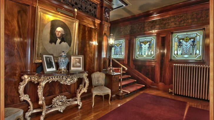 A room in the Ruthmere Mansion