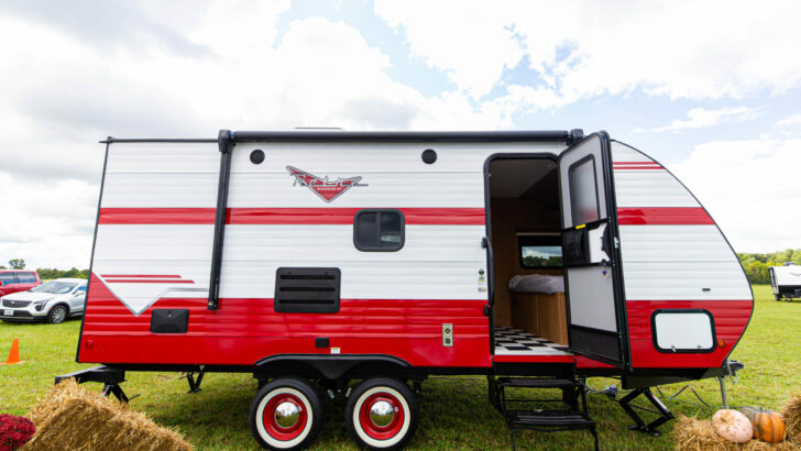 The exterior of a Retro 210 from Riverside RV